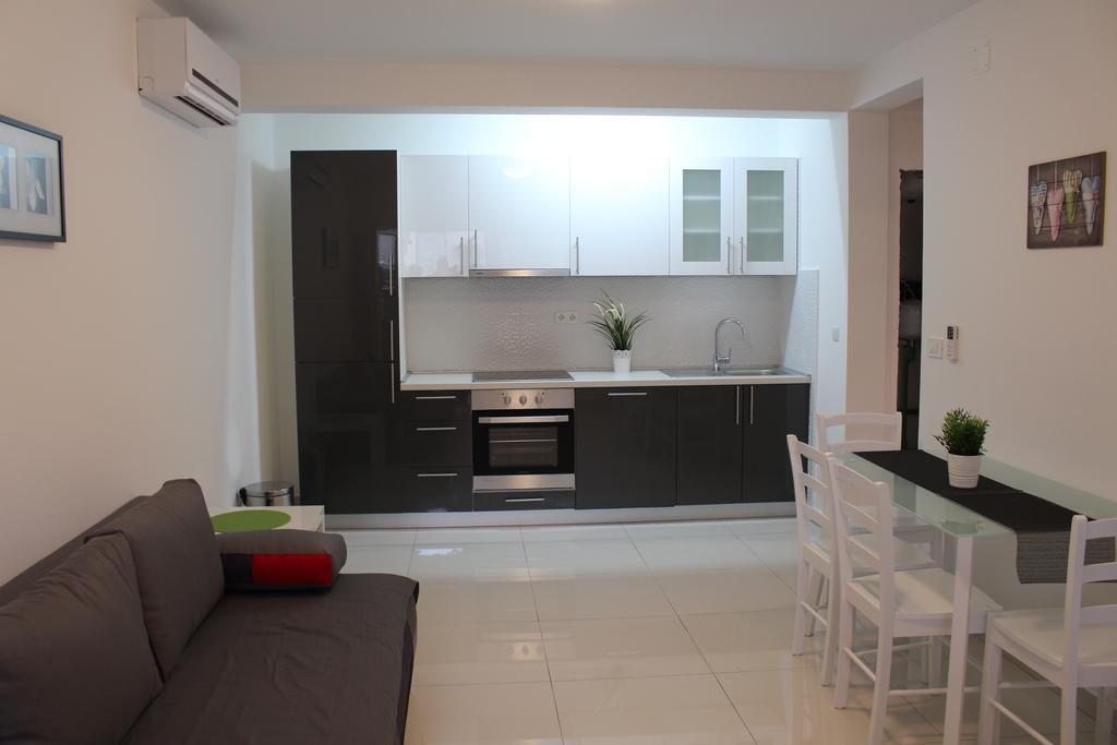 Apartmani Orhideja Раб Экстерьер фото
